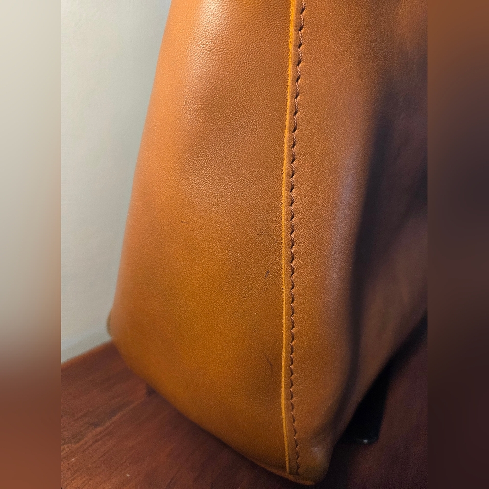 Portland Leather Tan Shoulder Bag - Picture 8 of 16